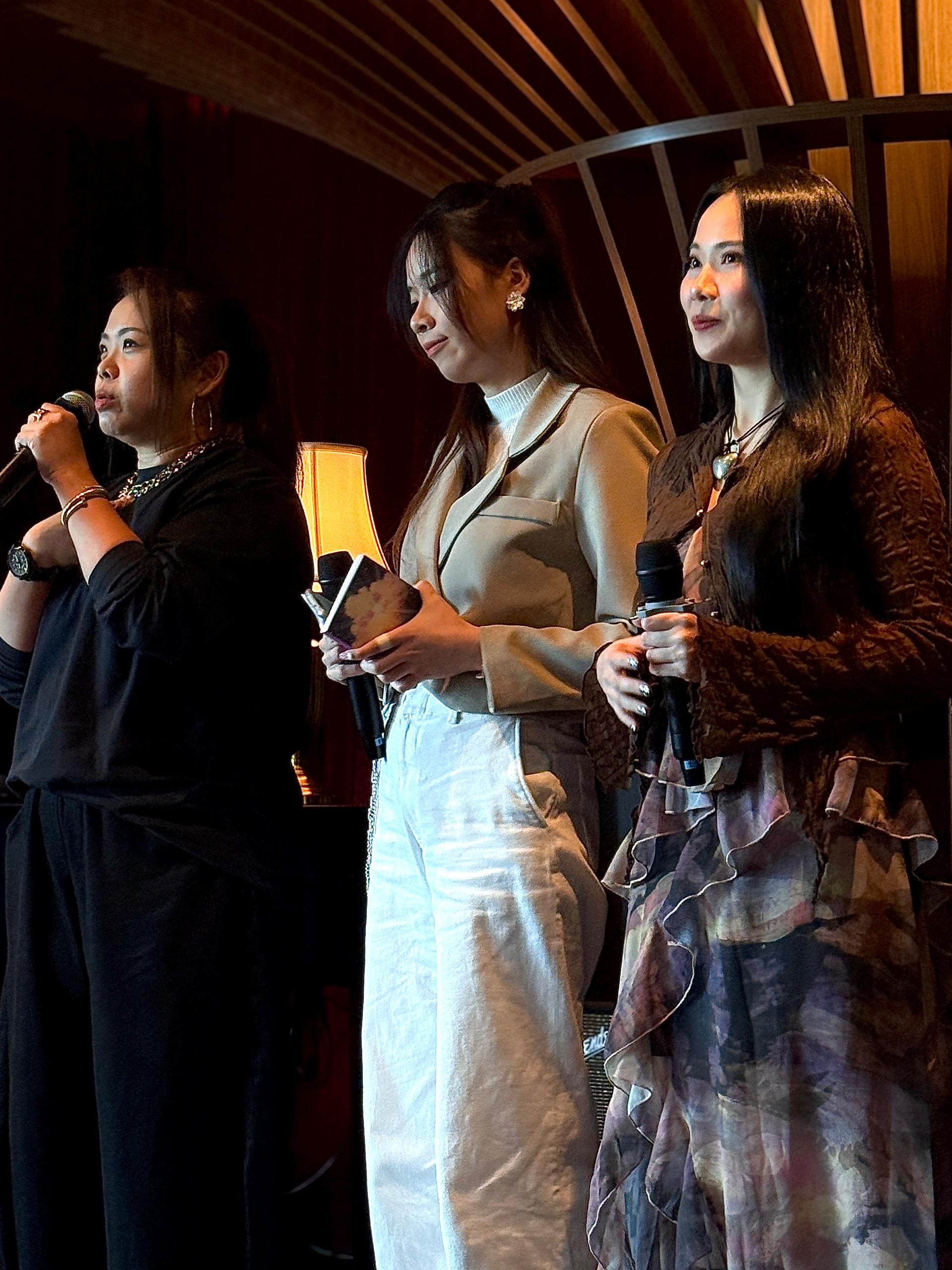 藝人之家女團的羅榛棿、黃嘉文及劉家希共同演繹的〈Say My Name〉